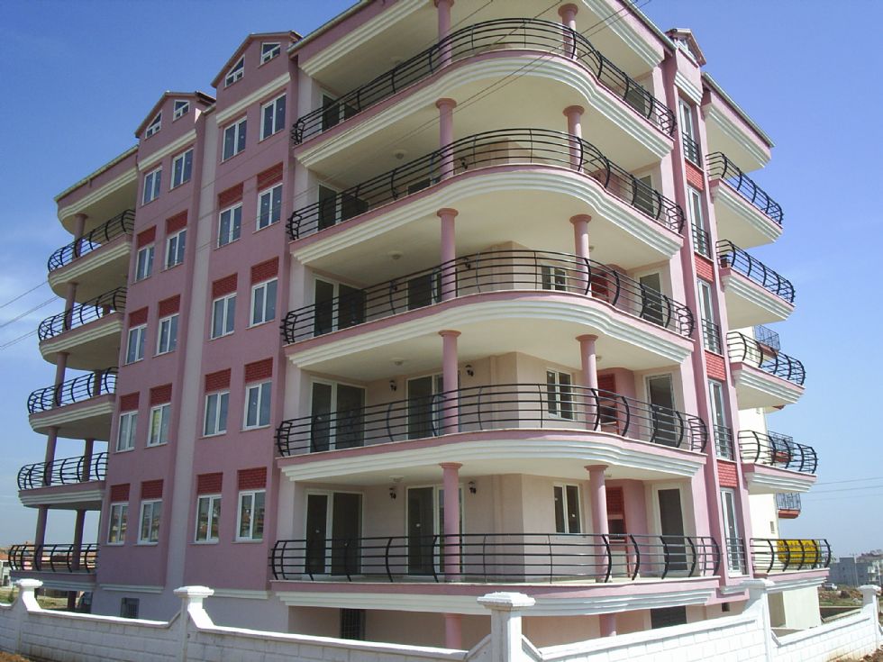 Ezgi 1 apt. EZG� �N�AAT M�HEND�SL�K OTO.EML.SAN.VE T�C.LTD.�T�. taraf�ndan yap�m� ger�ekle�tirilen daire ve i�yerleri mevcut olan bir yap�d�r.
	