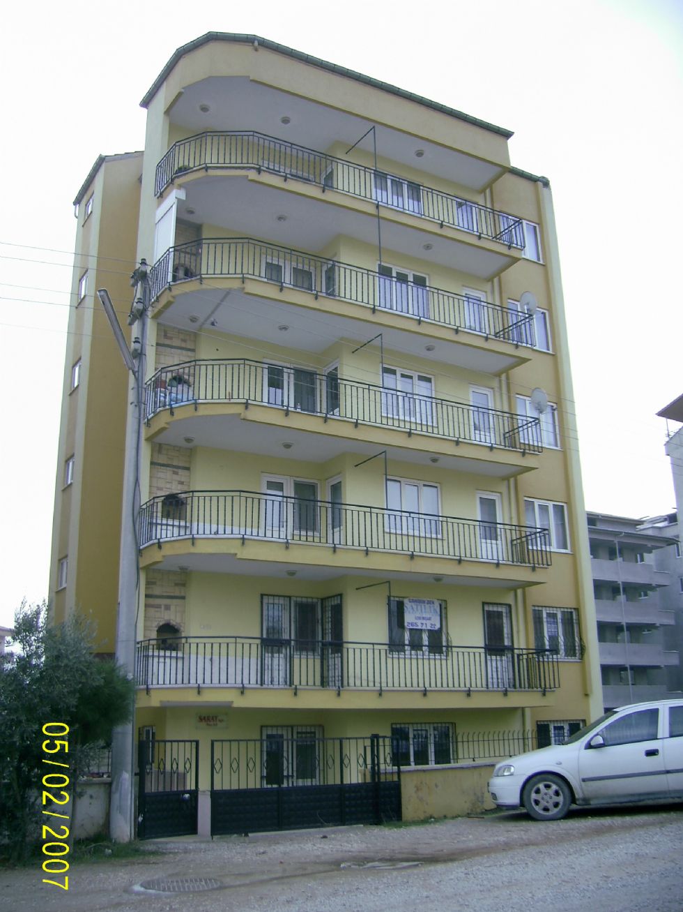 Saray apt. EZG� �N�AAT M�HEND�SL�K OTO.EML.SAN.VE T�C.LTD.�T�. taraf�ndan yap�m� ger�ekle�tirilen bir yap�d�r.